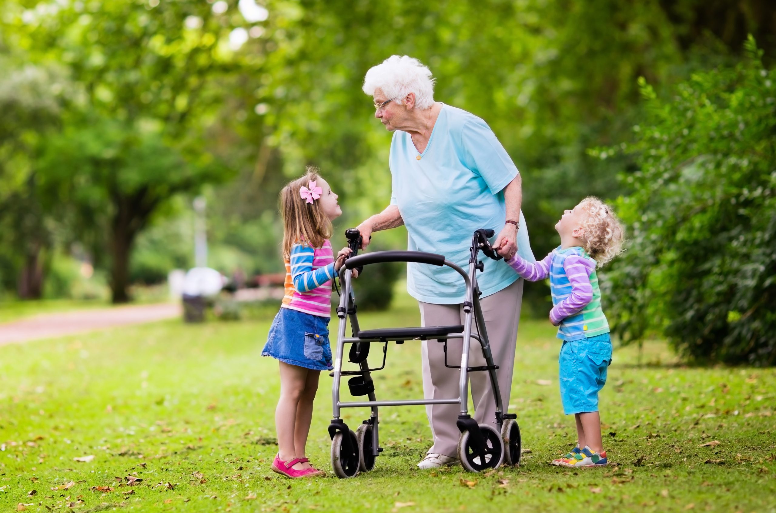 senior-care-keeping-an-elderly-parent-with-dementia-active