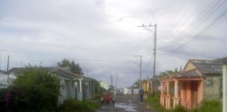 Puerto Esperanza road 1
