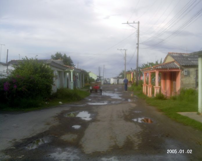Puerto Esperanza road 1