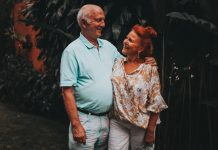 couple smiling at each other 1881091 1