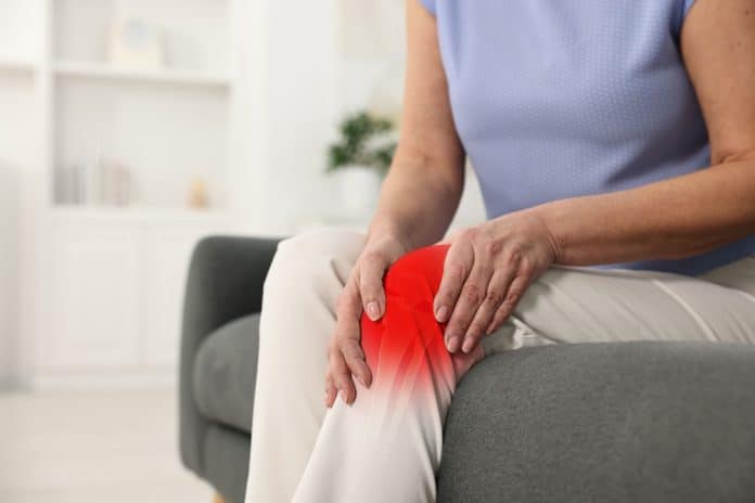 Arthritis,Symptoms.,Woman,Suffering,From,Pain,In,Her,Knee,On