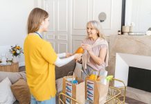 Early Signs of Alzheimer’s and When to Consider In-Home Support caregiving